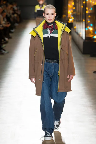Look 33